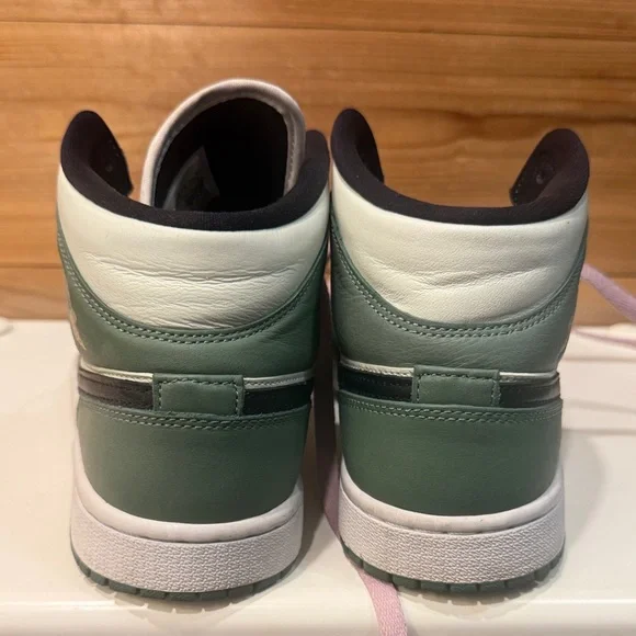 Air Jordan 1 Mid SE ‘Dutch Green’ - Picture 8 of 9